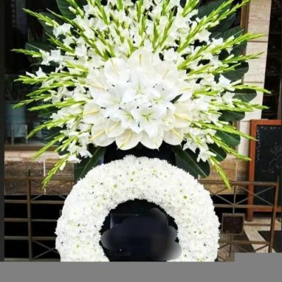 تاج گل یک طبقه برای مراسم یادبود در مسجد امام جعفر صادق میدان انقلاب 674