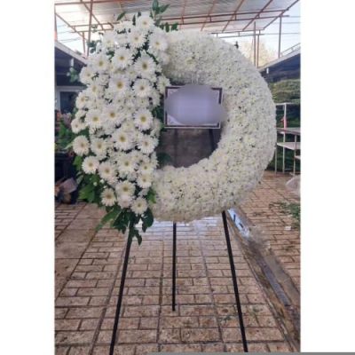 تاج گل چهار طبقه برای مراسم خاکسپاری در آرامستان امامزاده طاهر 667
