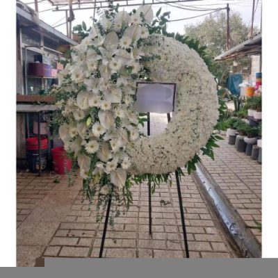 تاج گل یک طبقه برای مراسم یادبود در مسجد جامع خیابان انقلاب 663