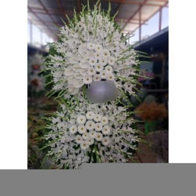تاج گل ایستاده برای مراسم افتتاحیه دفتر کار در خیابان پاسداران 753