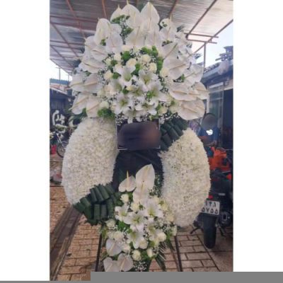 تاج گل چهار طبقه برای مراسم خاکسپاری در آرامستان امامزاده عبدالله 746