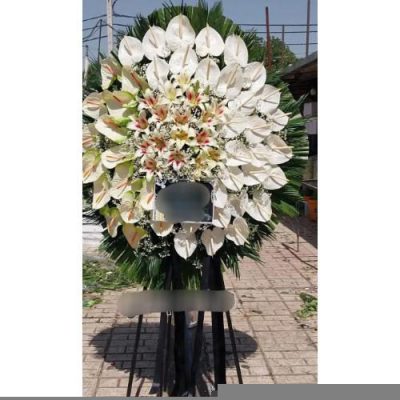 تاج گل چهار طبقه برای مراسم خاکسپاری در آرامستان امامزاده صالح 799
