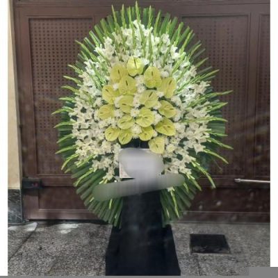 تاج گل یک طبقه برای مراسم یادبود در مسجد امام حسین میدان ولیعصر 785