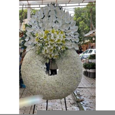 تاج گل پایه دار و ایستاده در حسینیه امام جعفر صادق خیابان فرشته 977