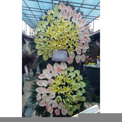 تاج گل یک طبقه برای مراسم یادبود در مسجد امام حسین میدان ولیعصر 884