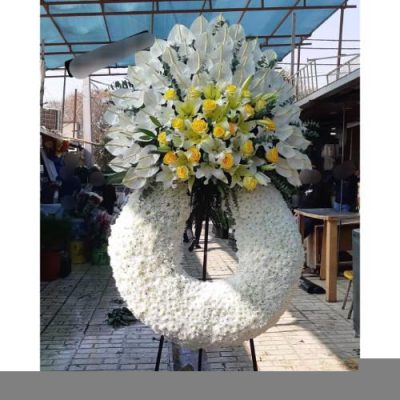 تاج گل چهار طبقه برای مراسم خاکسپاری در بهشت زهرا 943