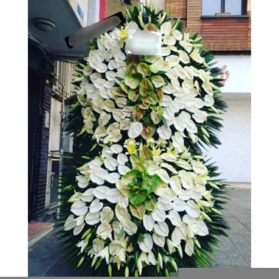 تاج گل یک طبقه برای مراسم یادبود در مسجد امام حسین میدان انقلاب 868