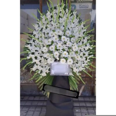 تاج گل پایه دار و ایستاده در حسینیه امام جعفر صادق خیابان پیروزی 927