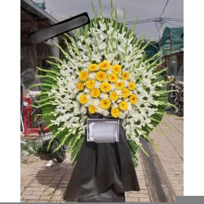 تاج گل چهار طبقه برای مراسم خاکسپاری در آرامستان امامزاده طاهر 937