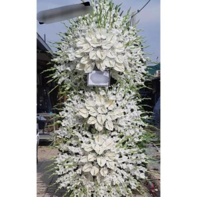 تاج گل پایه دار و ایستاده در حسینیه امام جعفر صادق خیابان فرشته 910