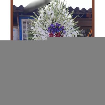 تاج گل چهار طبقه برای مراسم خاکسپاری در آرامستان امامزاده عبدالله 913