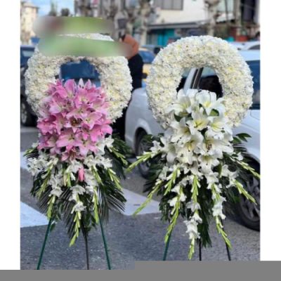 تاج گل چهار طبقه برای مراسم خاکسپاری در آرامستان امامزاده صالح 1556