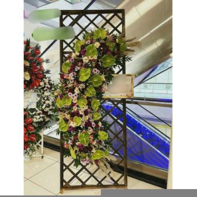 تاج گل ایستاده برای مراسم افتتاحیه دفتر کار در خیابان تهرانپارس 1545