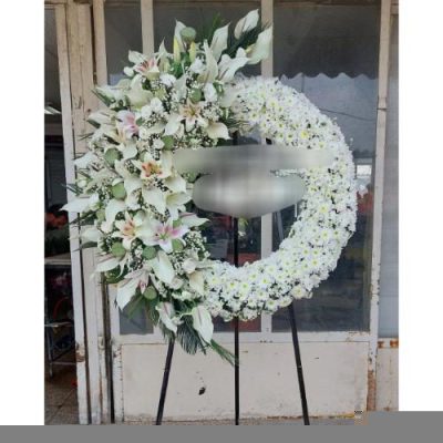 تاج گل ایستاده برای مراسم افتتاحیه در خیابان ملاصدرا 759
