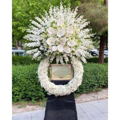 تاج گل چهار طبقه برای مراسم خاکسپاری در آرامستان بهشت زهرا 355