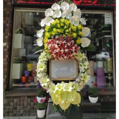تاج گل برای افتتاحیه کافه‌های سنتی 1605