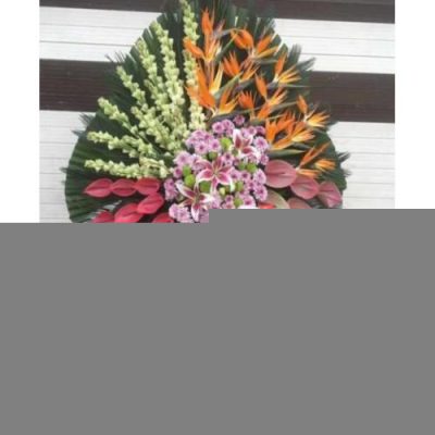 تاج گل برای افتتاحیه مرکز سلامت 1601