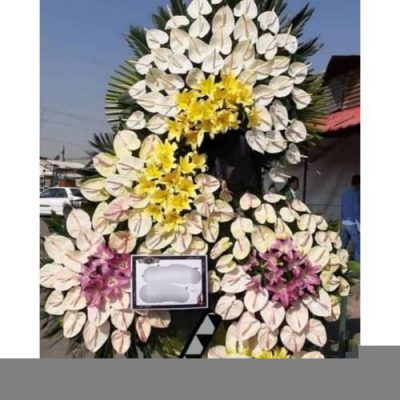 تاج گل برای افتتاحیه نمایشگاه صنایع دستی 1593