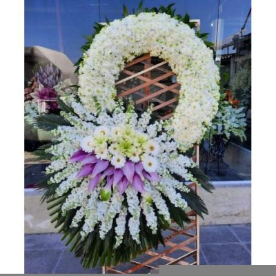 تاج گل چهار طبقه برای مراسم خاکسپاری در بهشت زهرا 1581