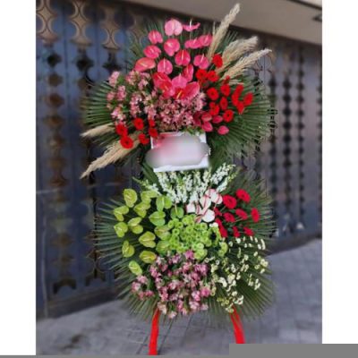 تاج گل برای افتتاحیه نمایشگاه‌های علمی 1700