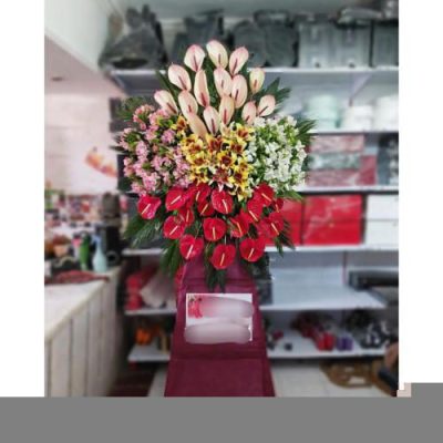 تاج گل ویژه افتتاحیه جشنواره‌های محلی 1695