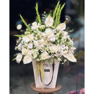 دسته گل پر از شکوفه برای مادر بزرگ 4278