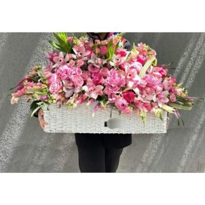 باکس گل شب یلدا برای مادر با گل‌های بهاری و میوه 4896