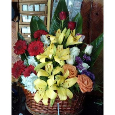 سبد گل لوکس برای زن دایی در روز زن 4712