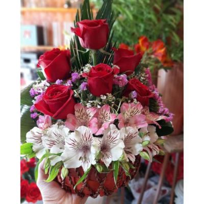 سبد گل بهاری و شاد برای مادر زن در روز زن 4708