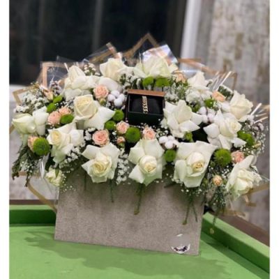 باکس گل خاص برای زن عمو 4298