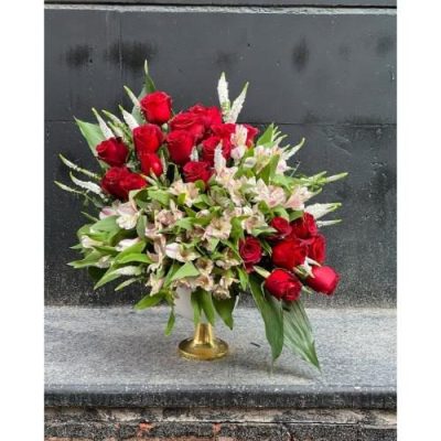 سبد گل همراه با جعبه شکلات برای روز عشق 5233