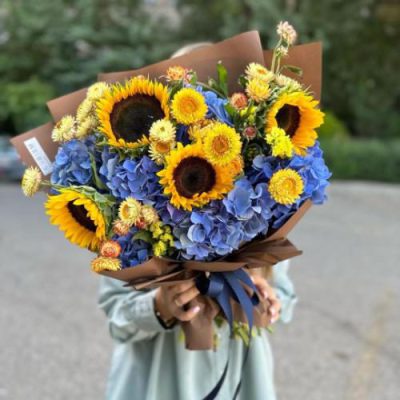 دسته گل خاص برای زن دایی در روز مادر 4318