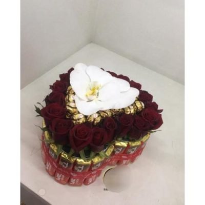 باکس گل معلق برای ولنتاین با گل‌های رنگارنگ 5260