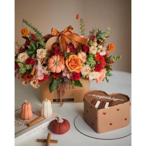 باکس گل شب یلدا با گل نرگس و گل رز قرمز 4856 باکس گل شب یلدا با گل نرگس و گل رز قرمز 4856