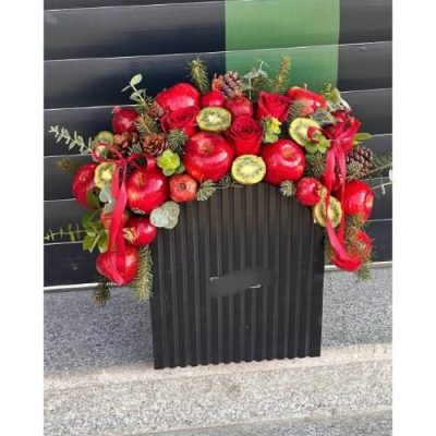 سبد گل شب یلدا برای شوهر با گل‌های رنگارنگ 5053