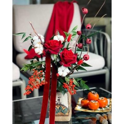 سبد گل شب یلدا برای پدر با گل‌های رز و داودی 5055