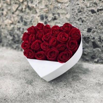 گل‌های ولنتاین به همراه کارت تبریک عاشقانه 5241