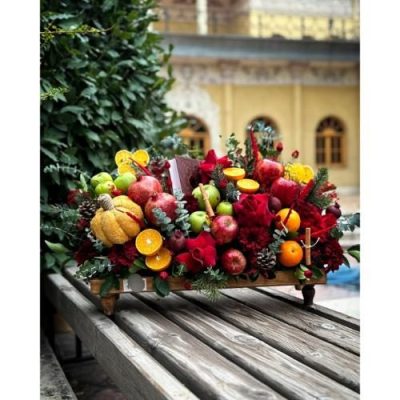 سبد گل شب یلدا برای هدیه به همسر با گل‌های رز و نرگس 5054