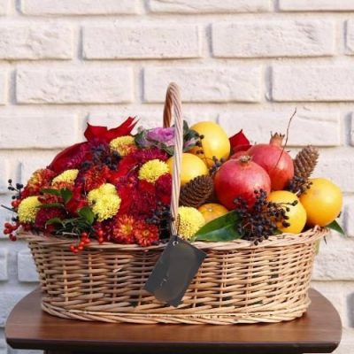 سبد گل شب یلدا برای عروس خانم با گل‌های بهاری 5052