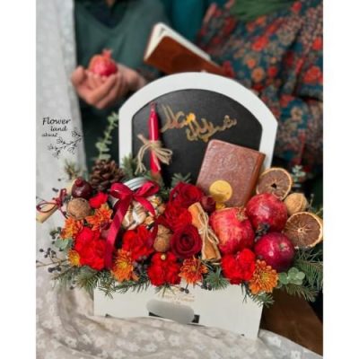 باکس گل یلدا با گل‌های رز مینیاتوری برای مادر 4883