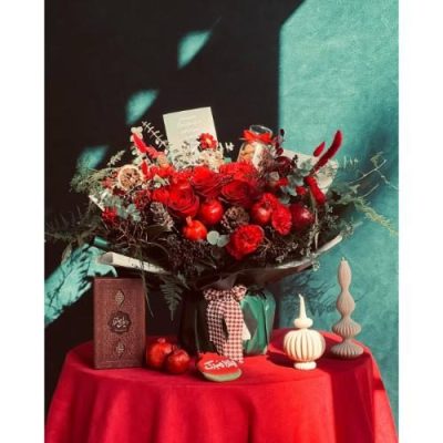 باکس گل شب یلدا برای عروس و داماد 4885