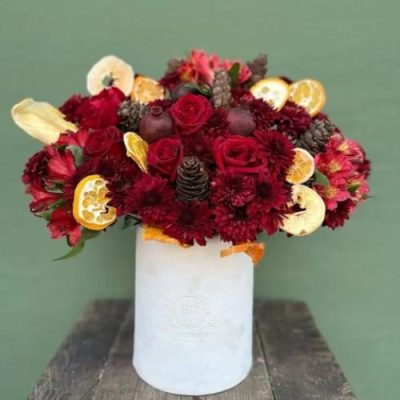 باکس گل شب یلدا برای شوهر با گل‌های رنگارنگ و میوه 5078