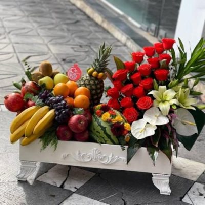 سبد گل شب یلدا برای هدیه به پدر با گل‌های رز قرمز و داودی 5077