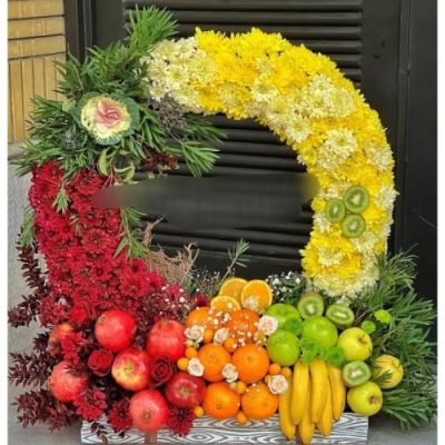 سبد گل شب یلدا با گل‌های نرگس و گل‌های رز مینیاتوری 5093