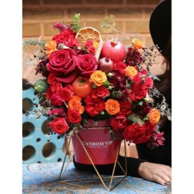 باکس گل شب یلدا با گل رز مینیاتوری و گل داودی 4872