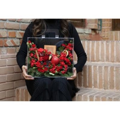 باکس گل شب یلدا با گل‌های بهاری و گل داودی 4871