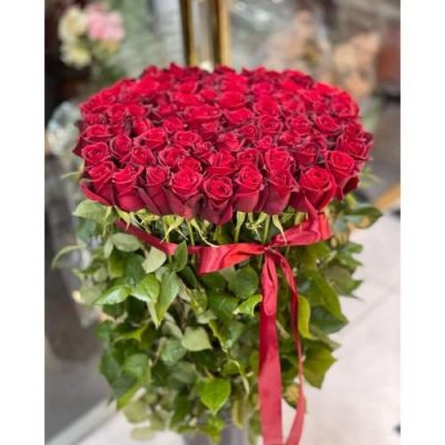 سبد گل با رزهای کلوکس و شیک برای روز عشق 5312