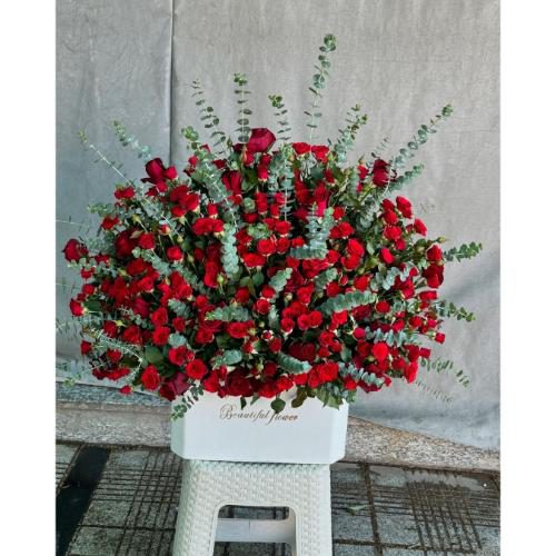 باکس گل با طراحی خاص برای مادر شوهر در روز زن 4383 باکس گل با طراحی خاص برای مادر شوهر در روز زن 4383
