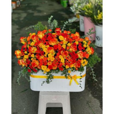 باکس گل شاد برای همکار خانم در روز زن 4385