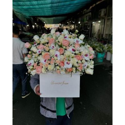 باکس گل شاداب برای همسر عزیز در روز 4381